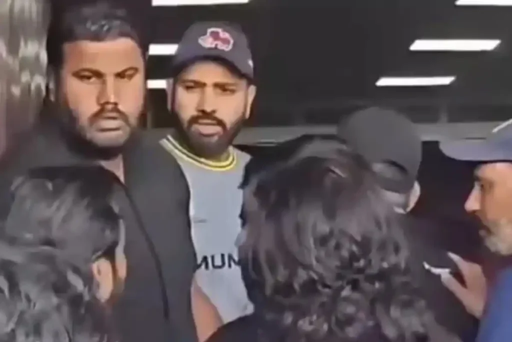 Rohit Sharma mobbed by fans Jaipur