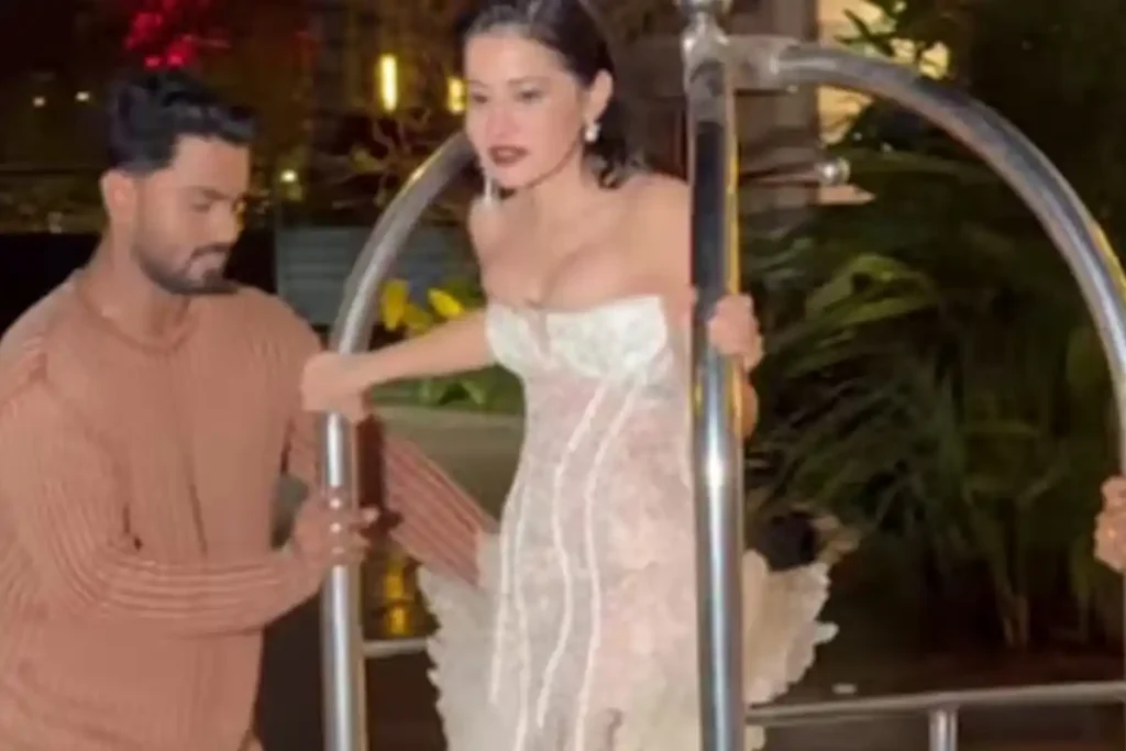 Uorfi Javed bellhop cart entry